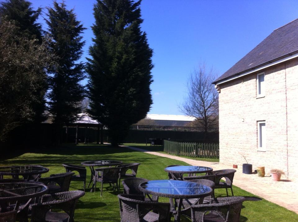 The Tally Ho Hotel - B&B Bicester Exterior photo